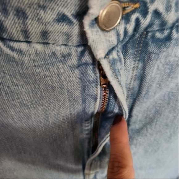 Good American 90s Duster Straight Leg Jeans - Picture 9 of 13